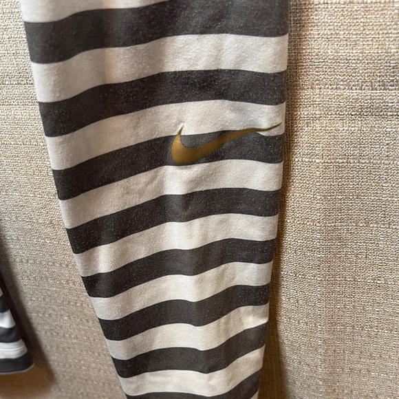 Nike Gray Leggings Stretch Fit Athletic Wear - Picture 6 of 9